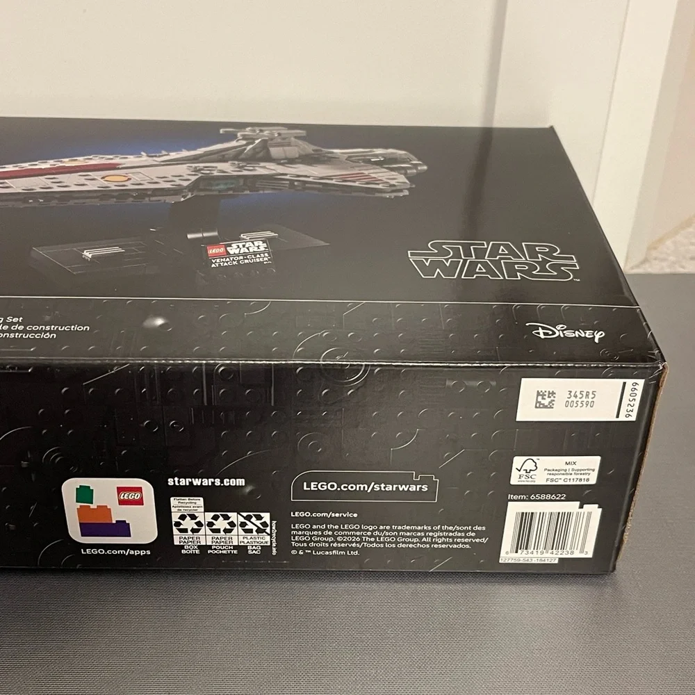 LEGO Star Wars Venator-Class Cruiser Set - Red and Gray (75441) 643Pcs 18+ NIP